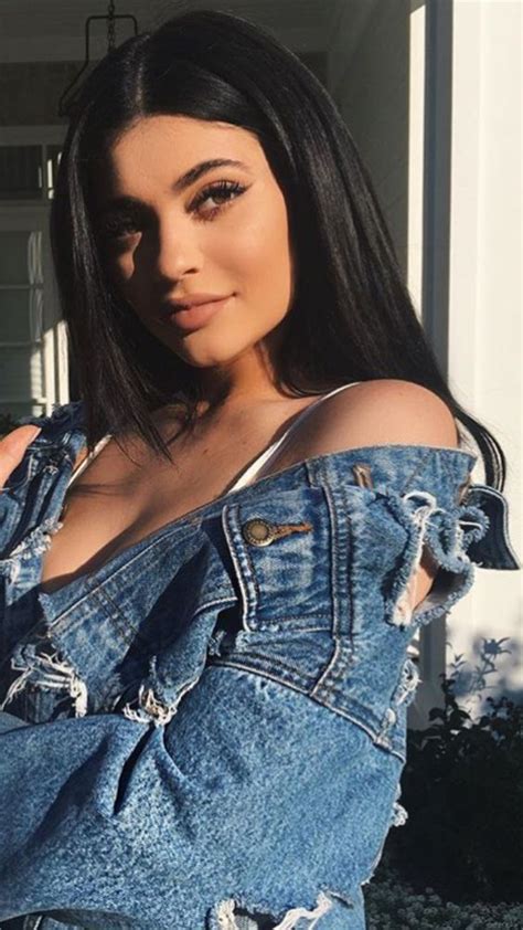 kylie jenner gewicht|Kylie Jenner’s Height, Weight and Body Measurements